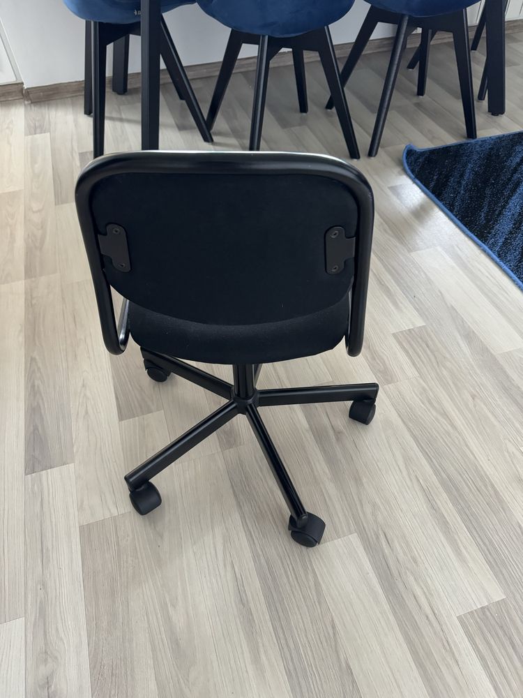 Krzeslo obrotowe dla dziecka