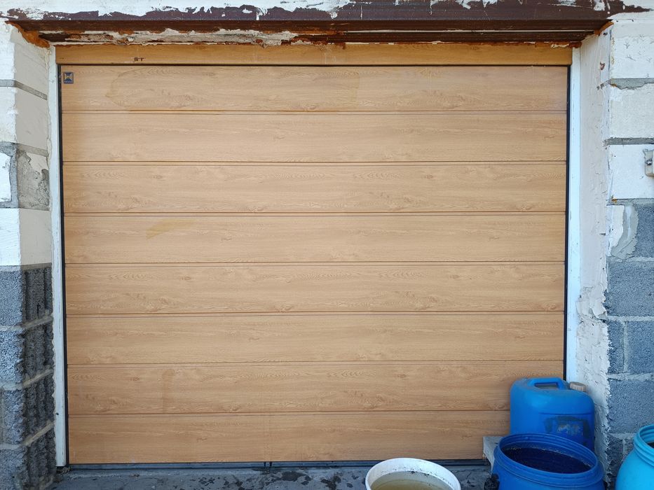 Brama garażowa segmentowa Hörmann ProMatic z napędem (na pilota)