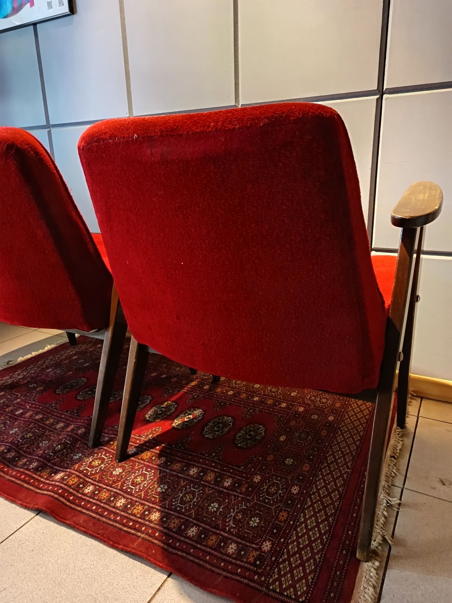 Dwa fotele projektu Józefa Chierowskiego, model 366
