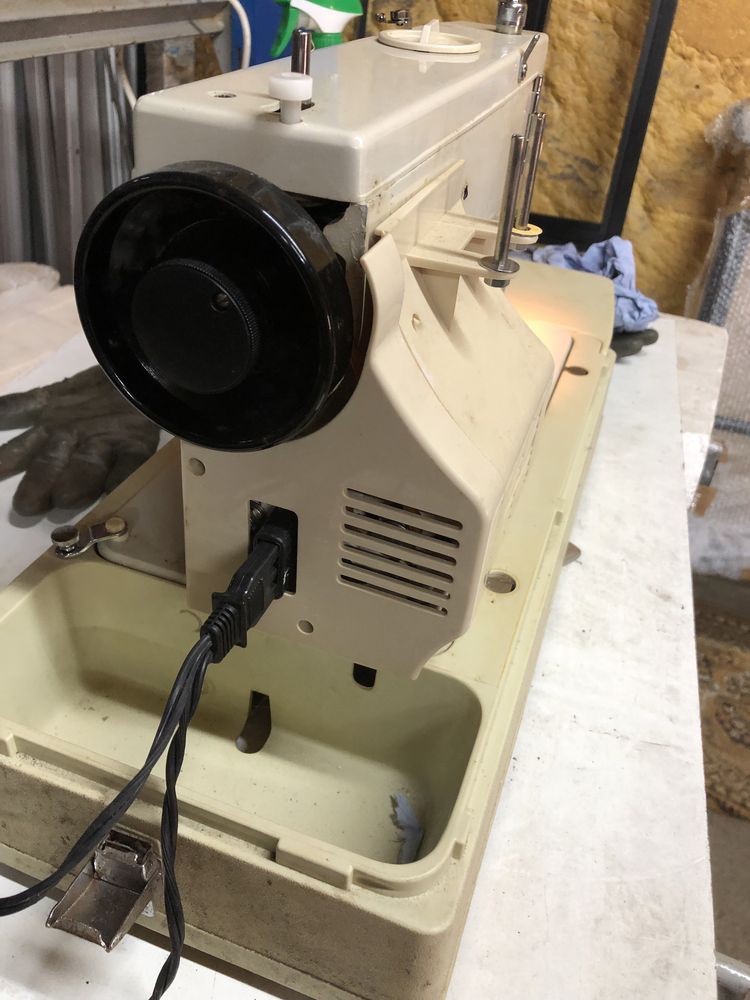 Maquina de costura LMR