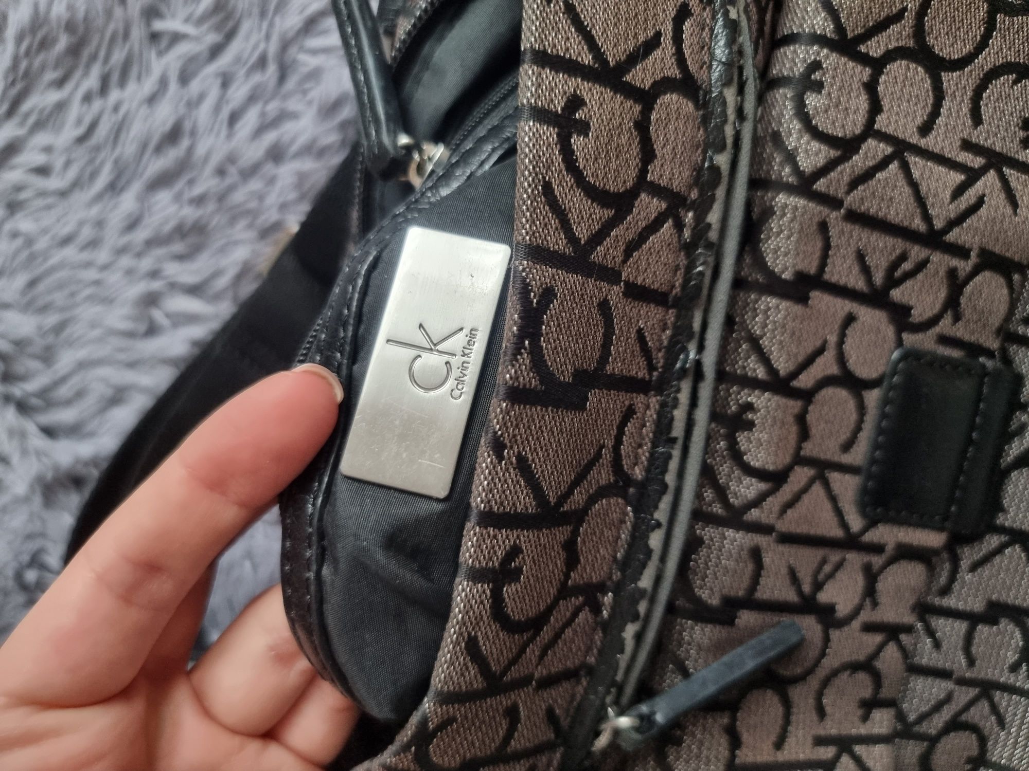 Torebka na ramię listonoszka saszetka ck calvin klein monogram