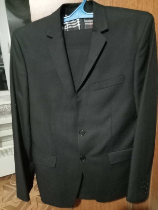 Костюм мужской,в идеальном состояние