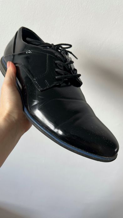 Buty męskie, czarny, lakierowany.