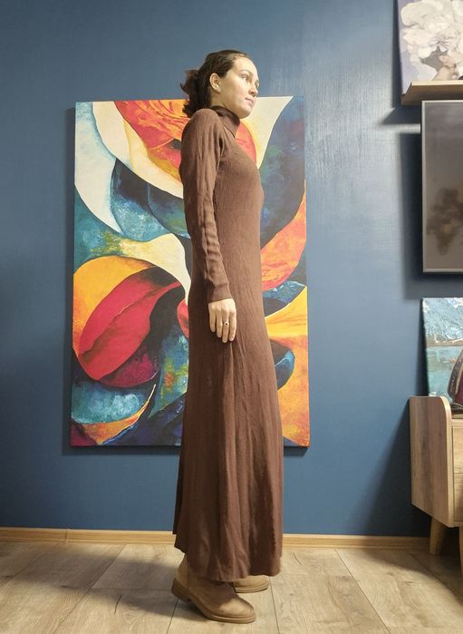 Коричнева шоколад трикотажна міді сукня плаття в рубчик