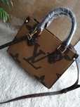 Piękna torebka kuferek Louis Vuitton onthego pm