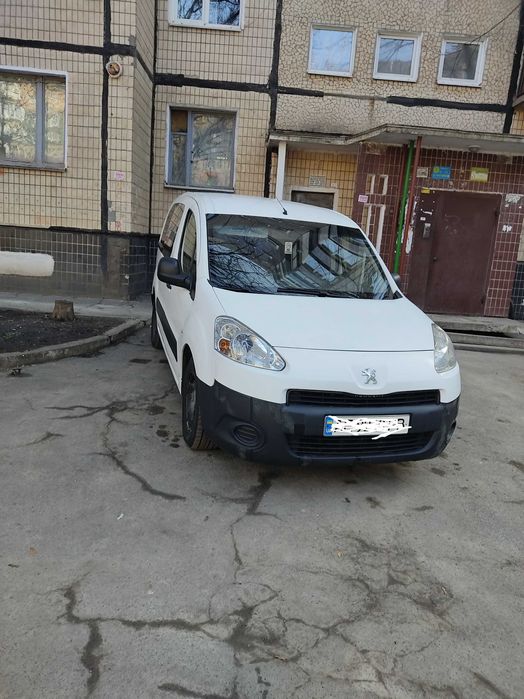 Продам рабочую лошадку Peugeot Partner