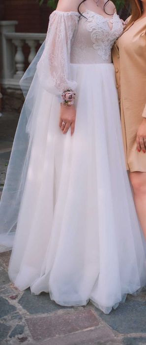 Весільна сукня максі з мереживними рукавами та декольте m-l