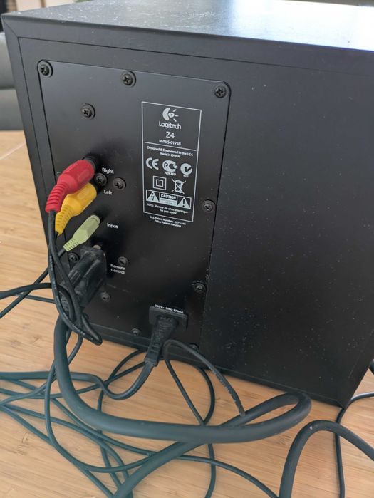 Colunas Logitech Z4