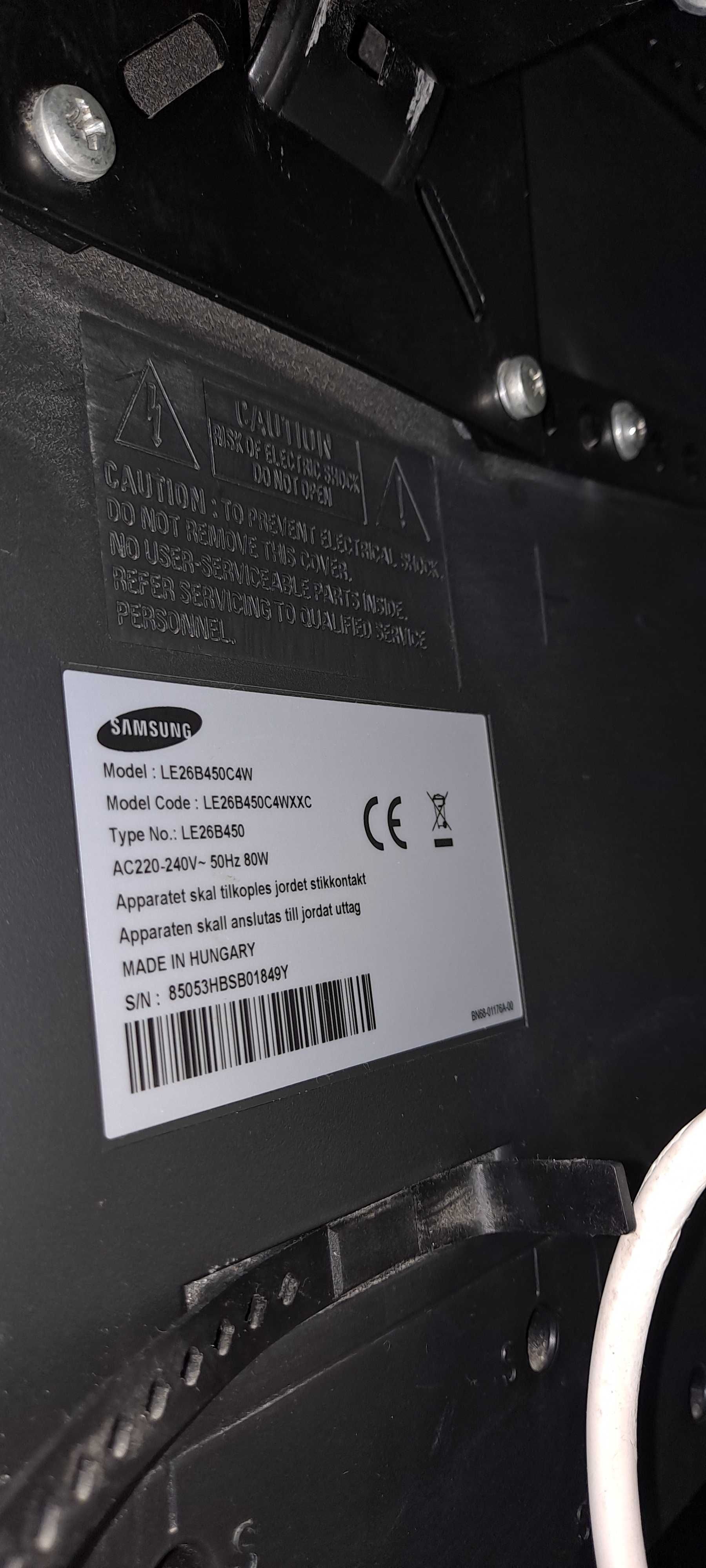 SAMSUNG TV LCD 26" le26b450c4w, pouco uso e apoio mesa