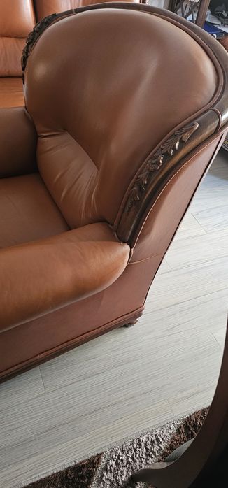 Vendo sofás em pele verdadeira