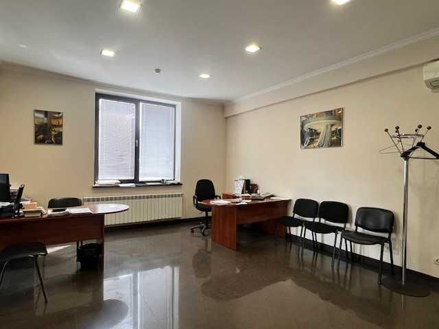 Отдельностоящее здание-жилой дом-офис в районе Адмиральского проспекта