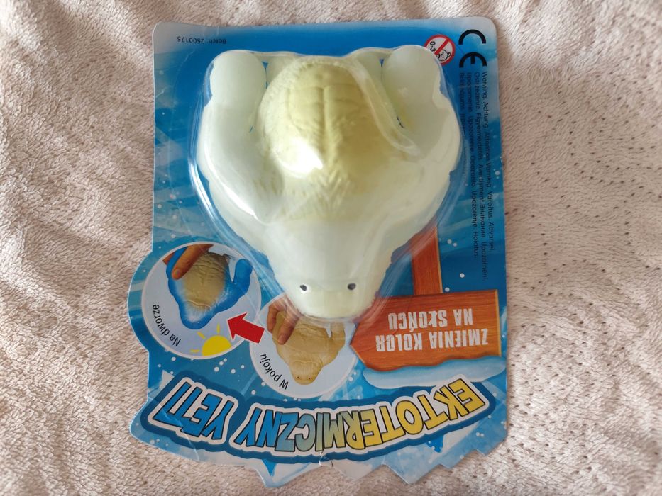 Zabawki ektotermiczny yeti i latający dron