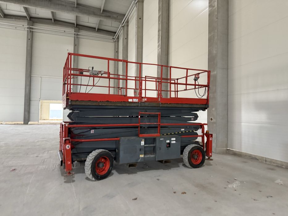 Оренда підйомника (ножничний підйомник) (оренда автовишки Пекканіска)