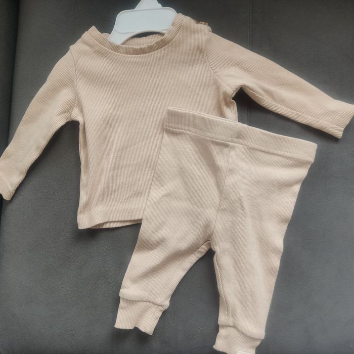beżowy komplet niemowlęcy prążkowany 62