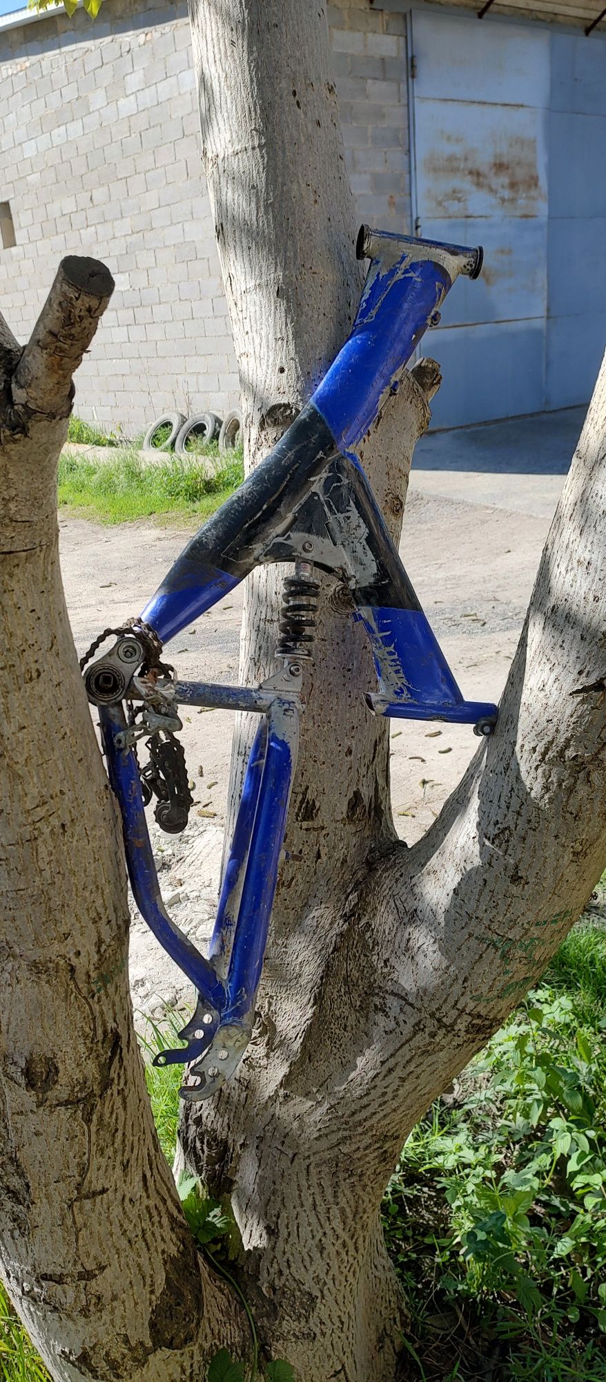 Рама і колеса від велосипеда