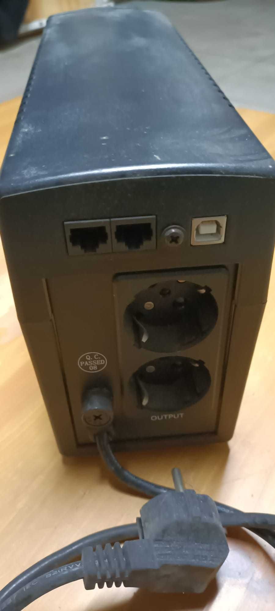 Vendo 2 UPS: 1 UPS Phasak Básico 600 VA + 1 SMART UPS EUROTECH