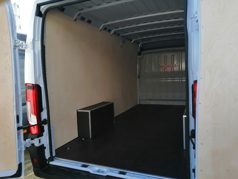 Peugeot Boxer L4H2 Zabudowa przestrzeni ładunkowej auta dostawczego
