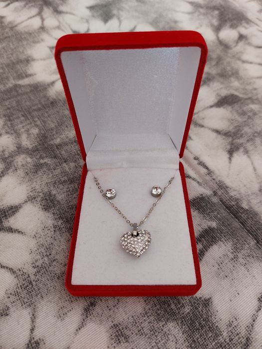 Colar formato coração e brincos