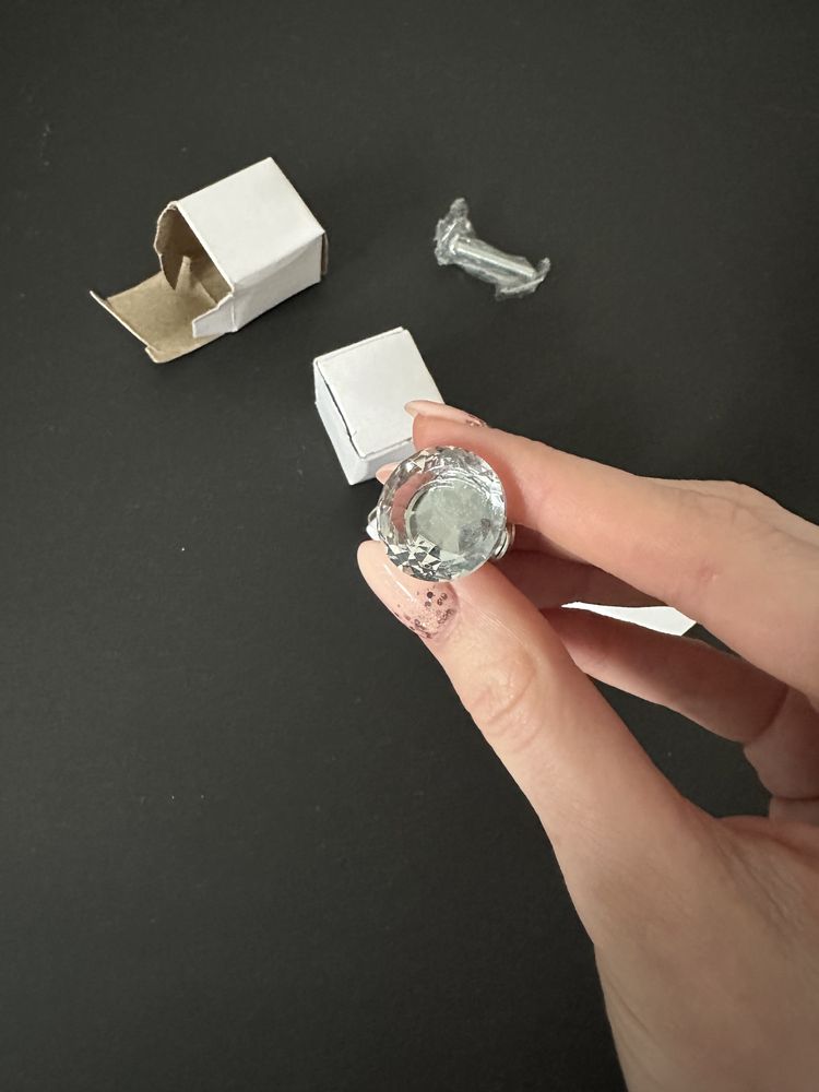 Uchwyty meblowe diament kryształ 2 cm 4 szt