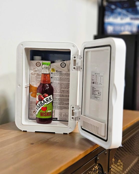 Mini lodówka przenośna – idealna do przechowywania kosmetyków! LED!