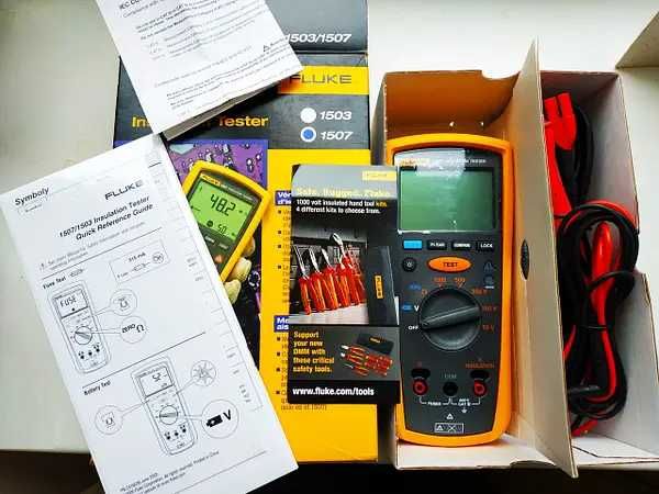 Fluke 1507 Измеритель сопротивления изоляции (мегаомметр)