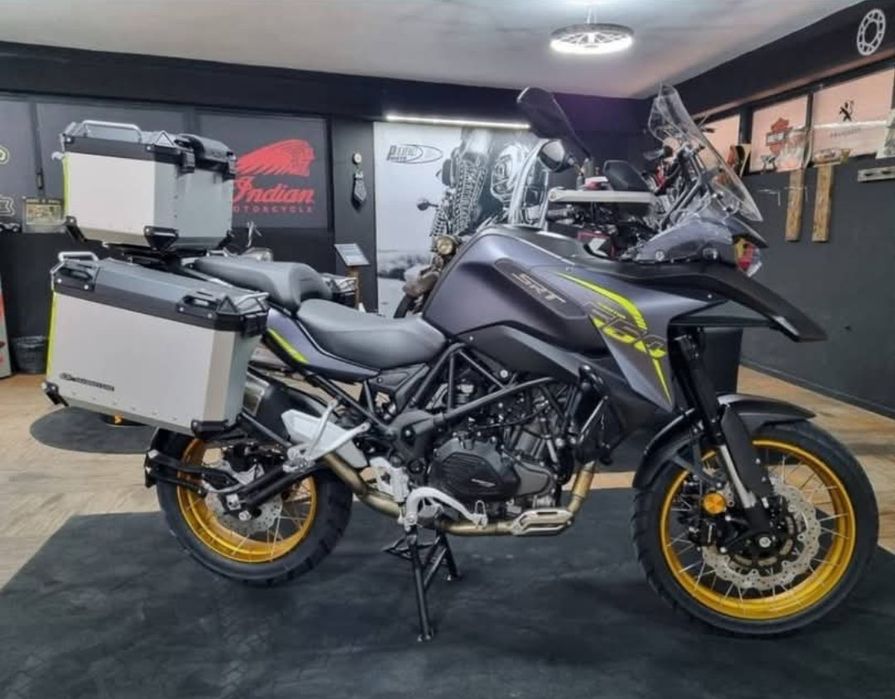 Moto QJ SRT 550 X