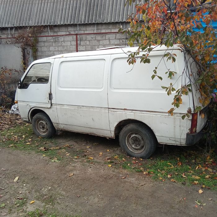 Продам на Исузу миди кузов можно по отдельности