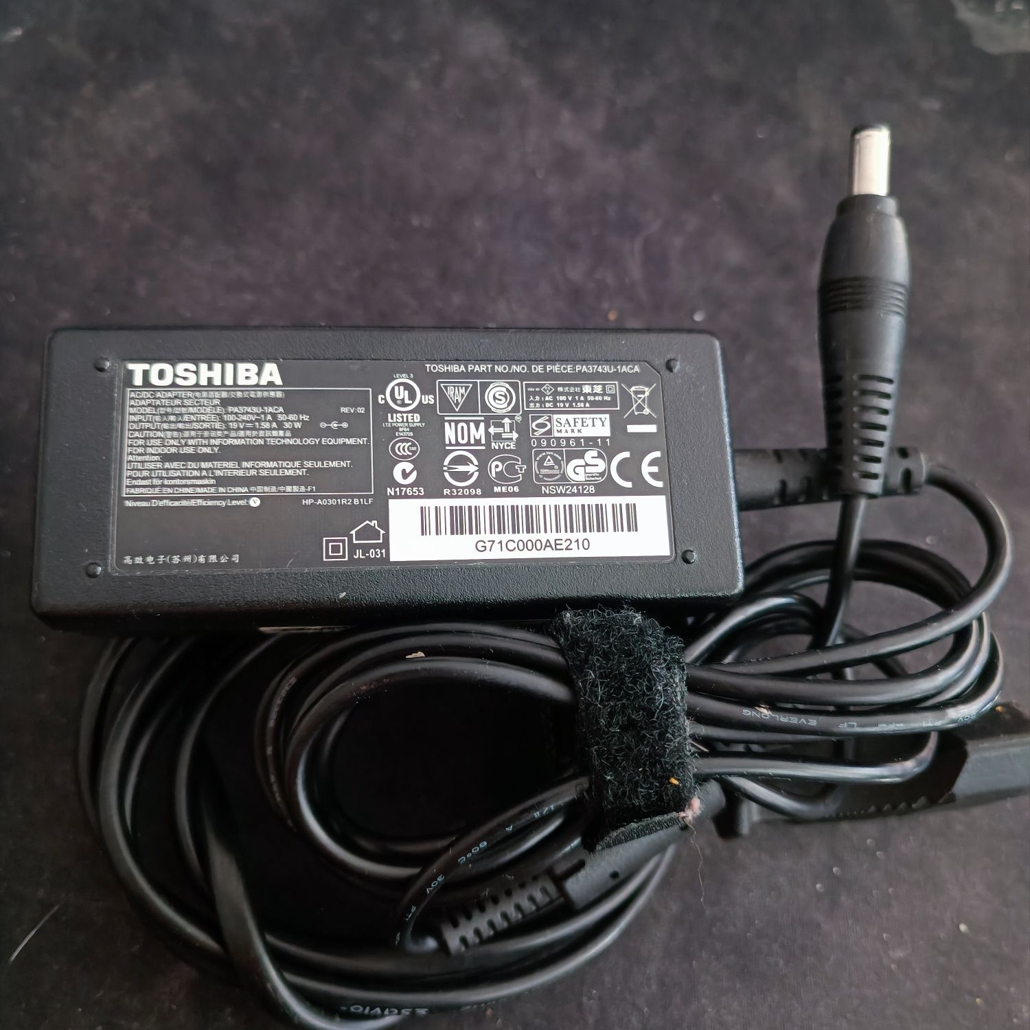 Oryginalny zasilacz Toshiba 19V 1,58A 30W wtyk 5,5x2,5mm