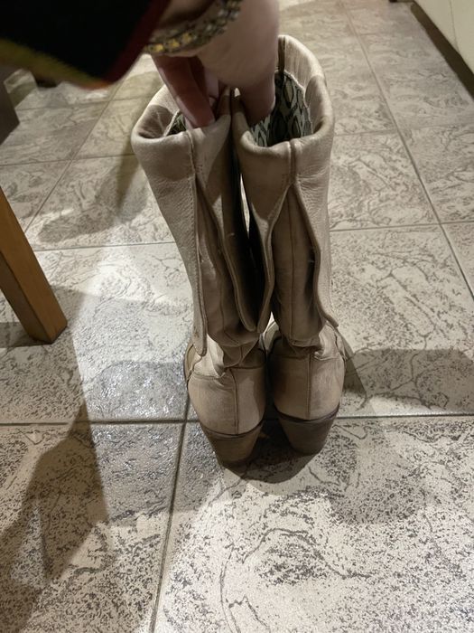 Botim marca MUSTANG - como novo