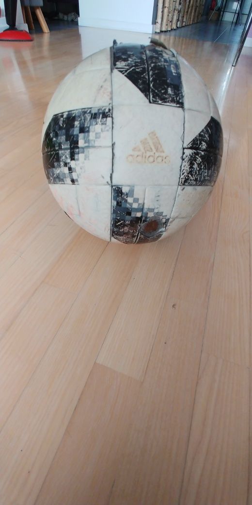 Adidas pilka nozna meczowa telstar 18