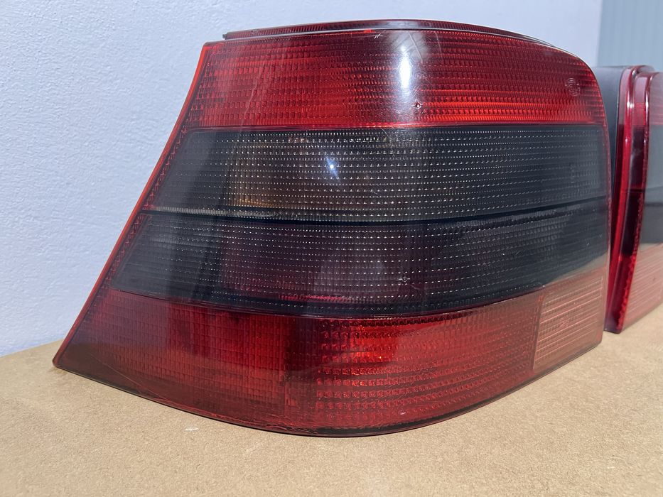 Farolins VW Golf 4 1998 a 2004 - Originais VW / Hella