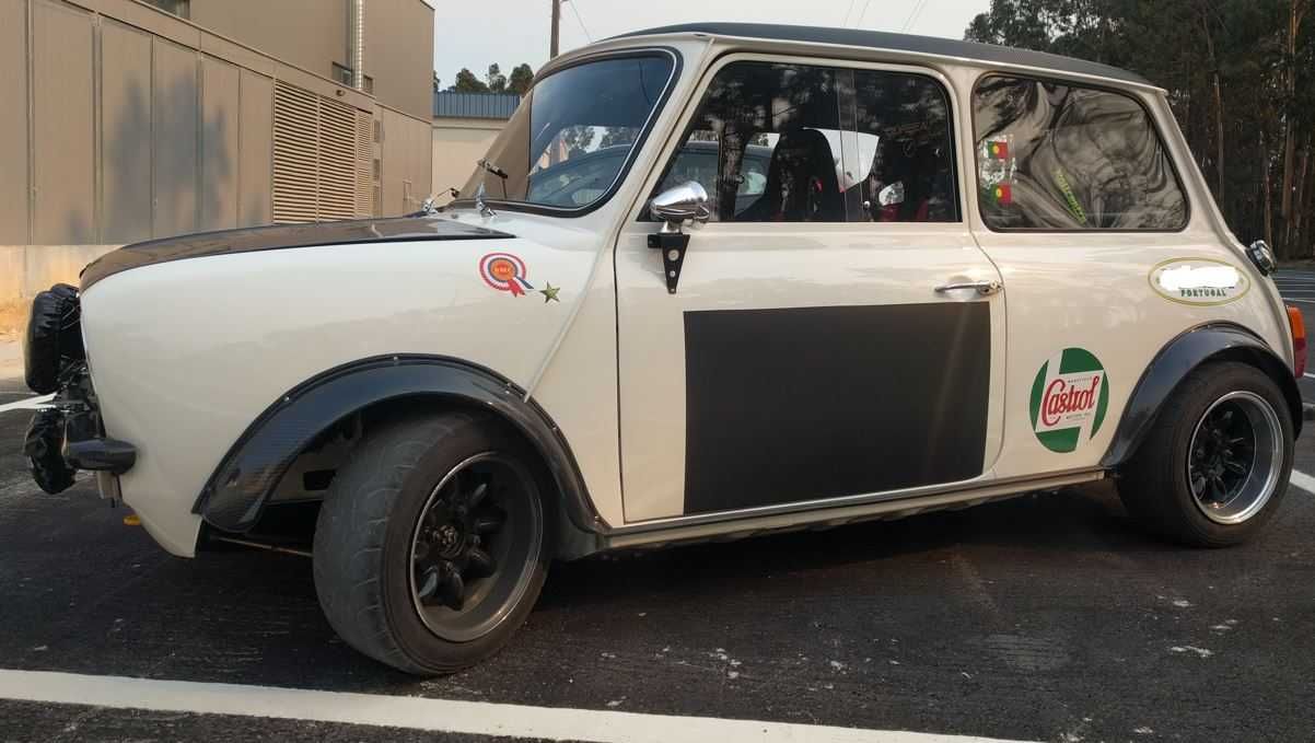 Mini 1275 GT para passeios e provas desportivas.