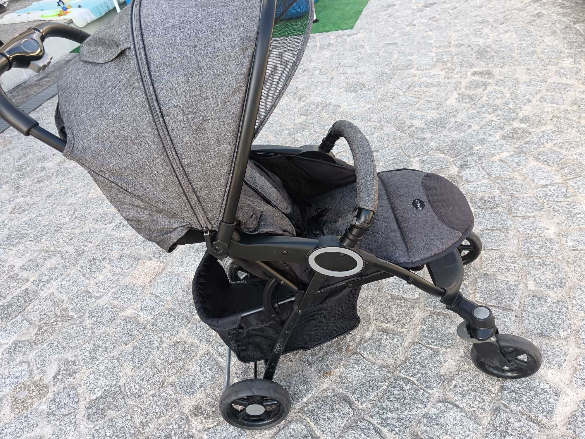 Carro de bebê e ovo