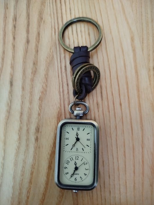 Часы под винтаж карманные ,часы брелок .