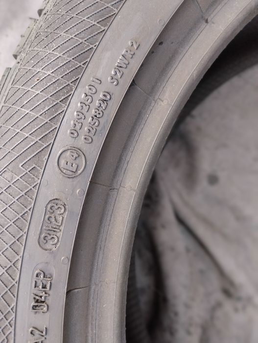 Продам шини 245/45R19