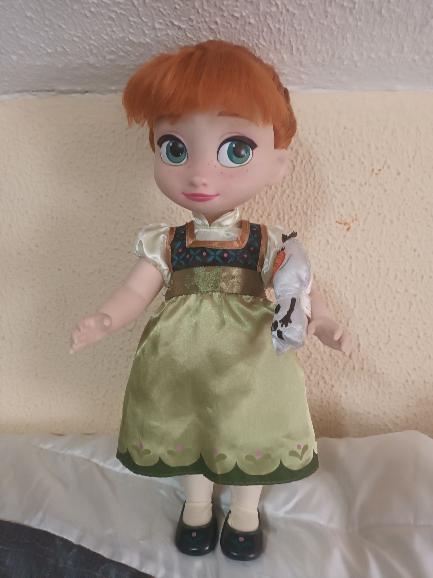 20€ negociável boneca frozen da Disney tamanho 35,cm entrego em rio ti