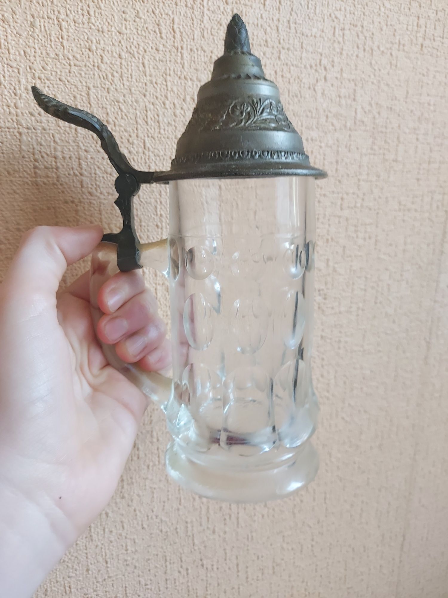 konigsbacher szklany kufer z cynowa klapa niemiecki