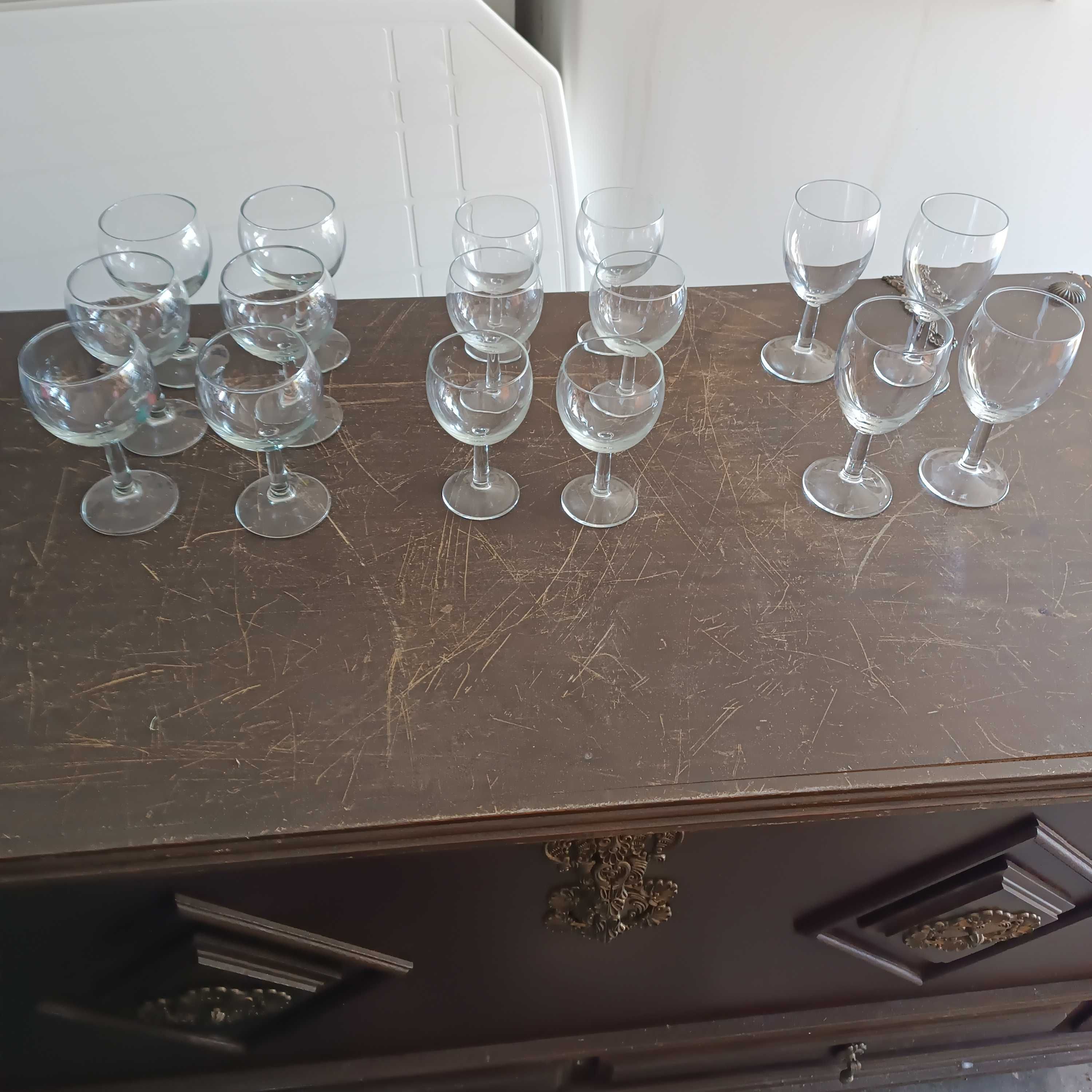 Vendo Material de  serviços de Catering - louças e outros