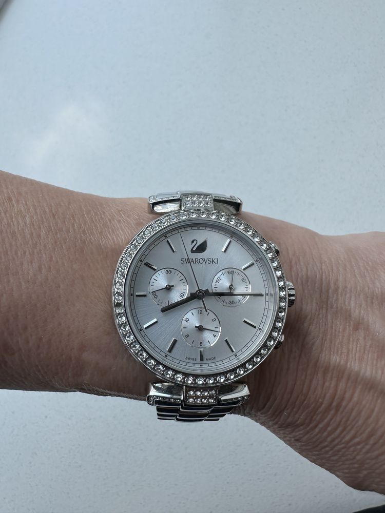 Годинник Swarovski