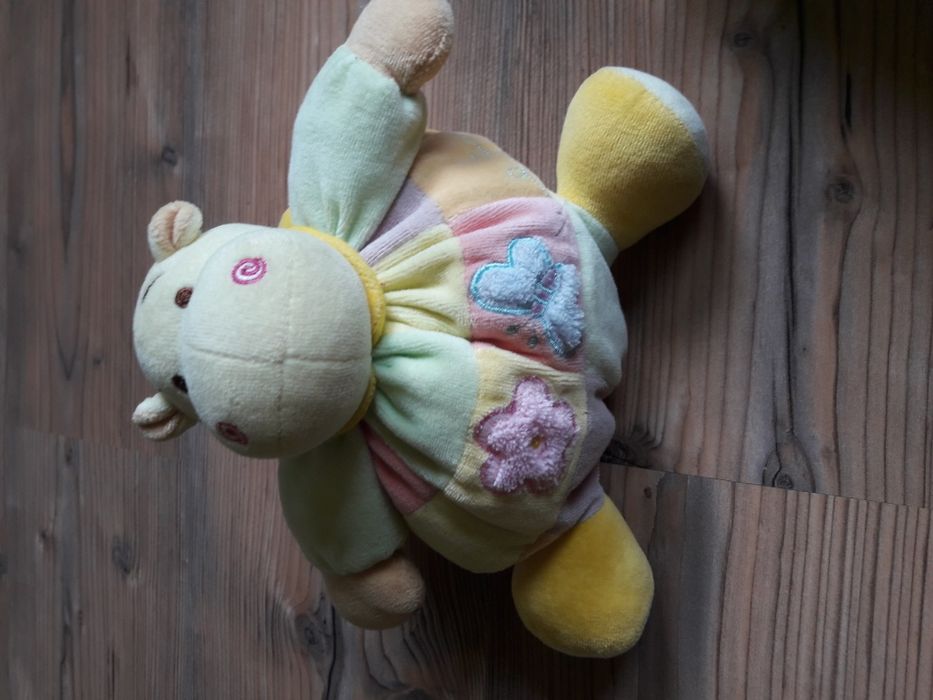 Hipcio grzechotka z miłego materiału.