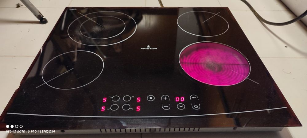 Placa vitrocerâmica Ariston