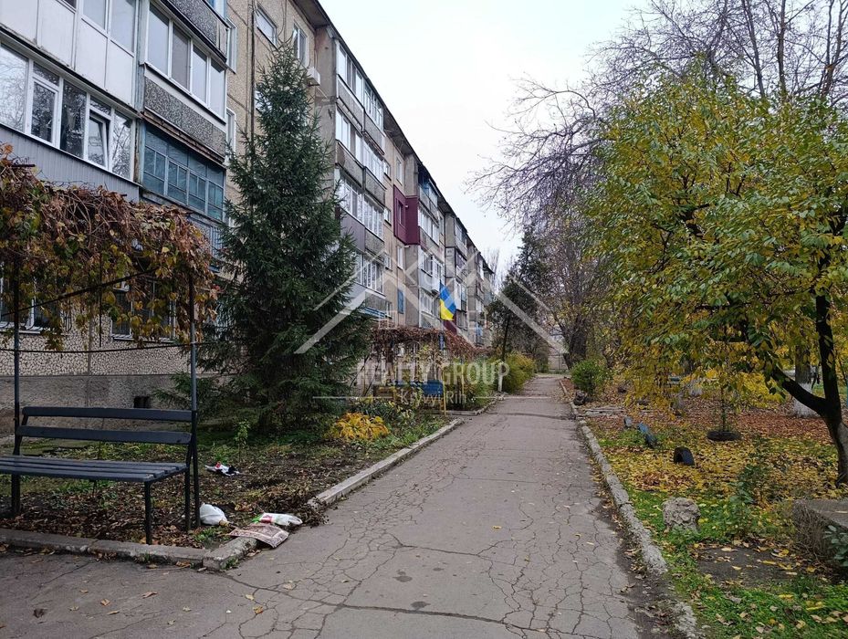 Продаж 1к кварири з меблями на Дружбі.