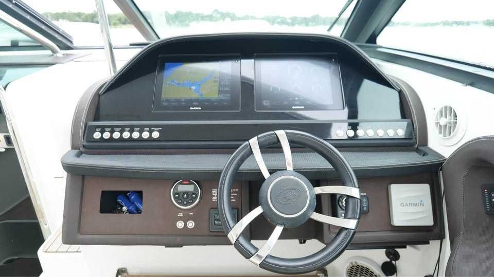 Jacht motorówka Cobalt A40 15r. Volvo Penta Diesel joystick luksusowy