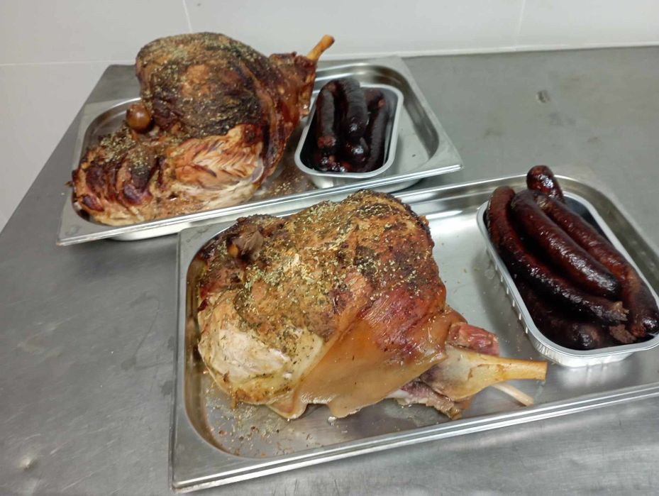 Stół wiejski, stół szwedzki, prosię pieczone , jagnię, kiełbasa , dzik