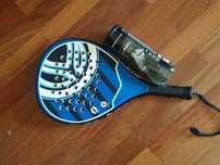 Raquete e bolas de Pádel