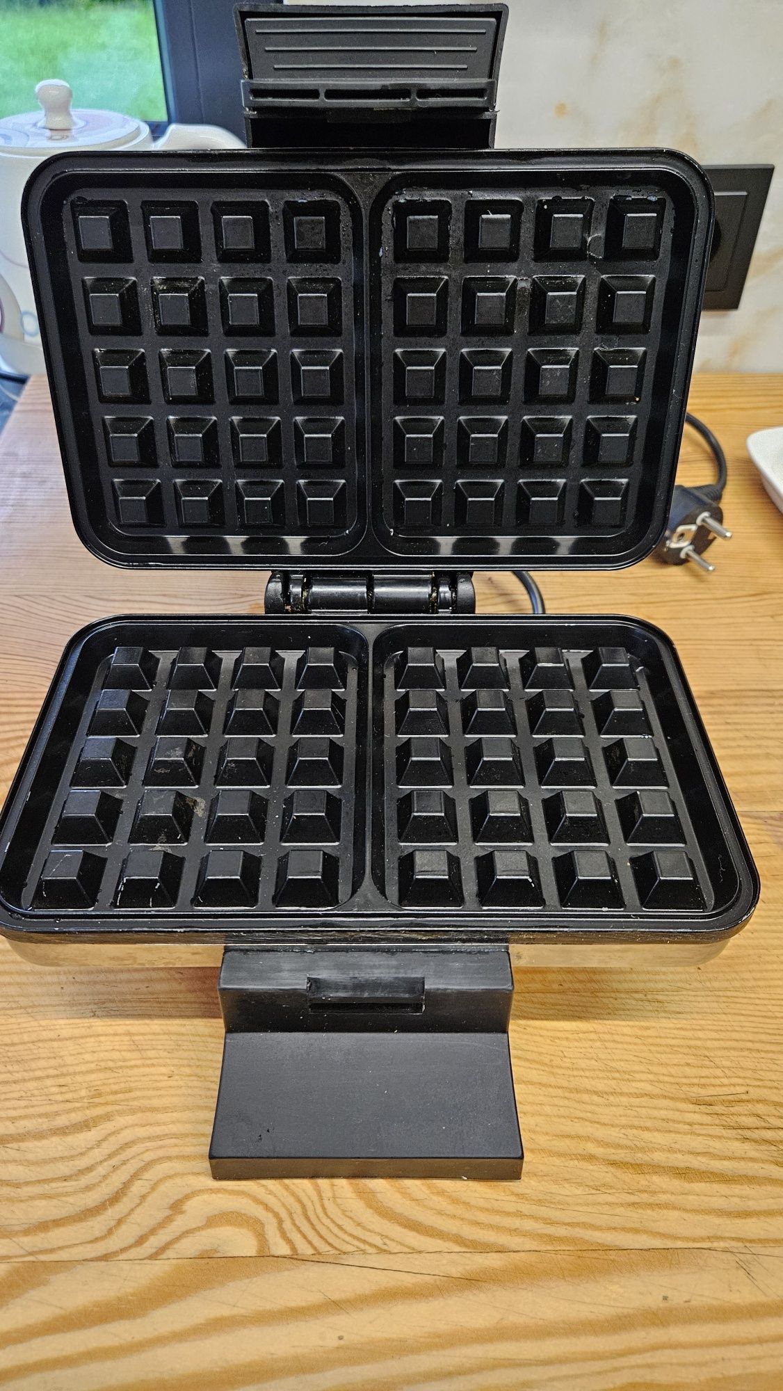Gofrownica MPM 1000W uszkodzona
