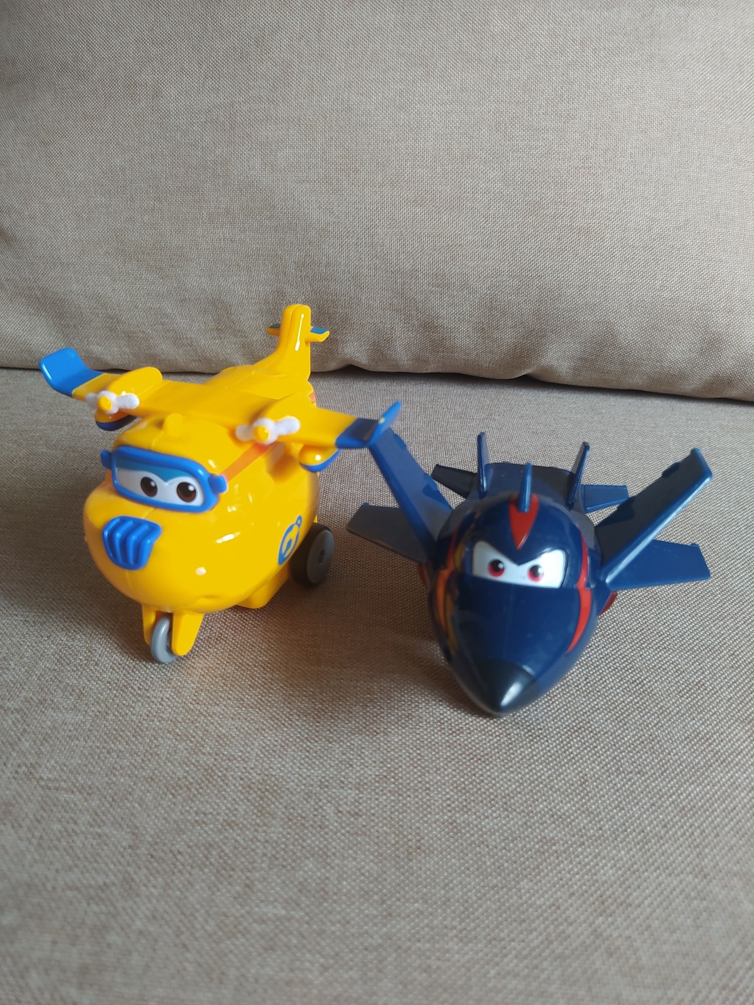Zabawki samoloty Super Wings Śrubek i Agent Chase 2 sztuki