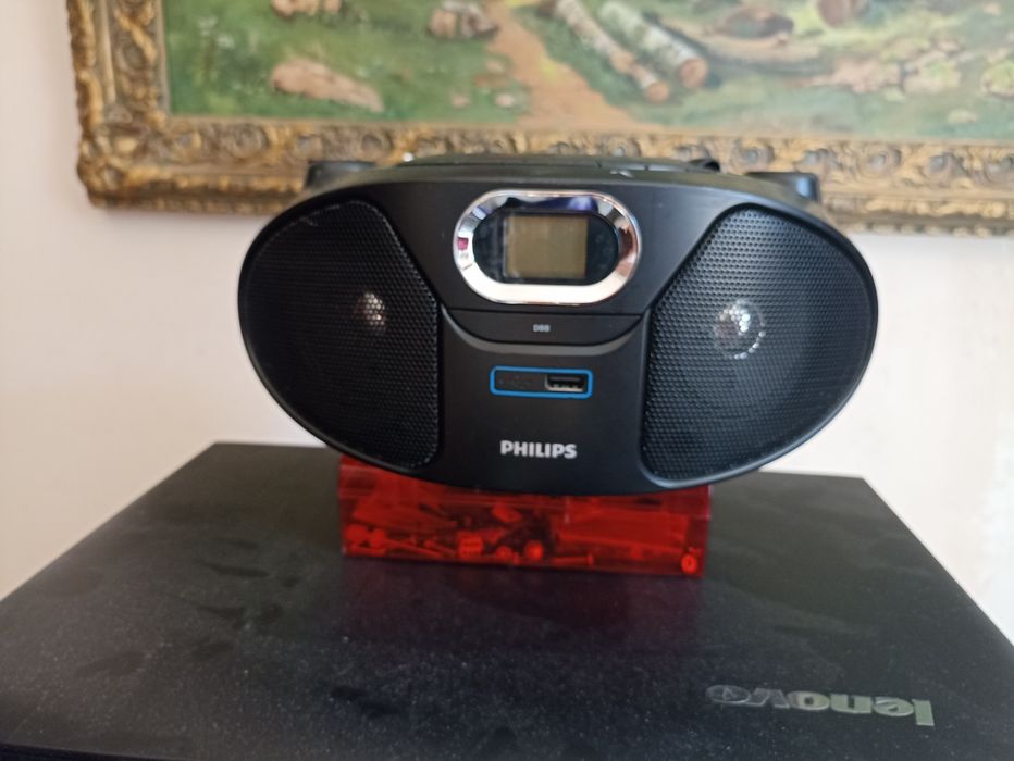 Магнітофон Philips з радіо,СД диск,USB флешка.звук шикарний.