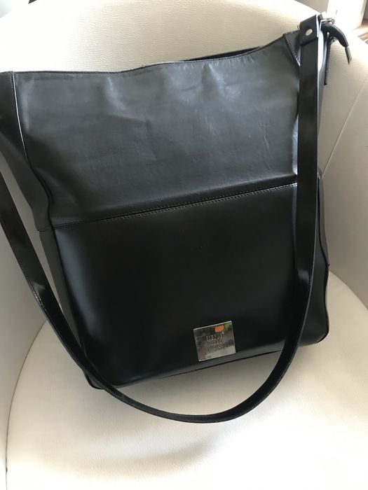 Czarna torba ze skóty shopper Simple.