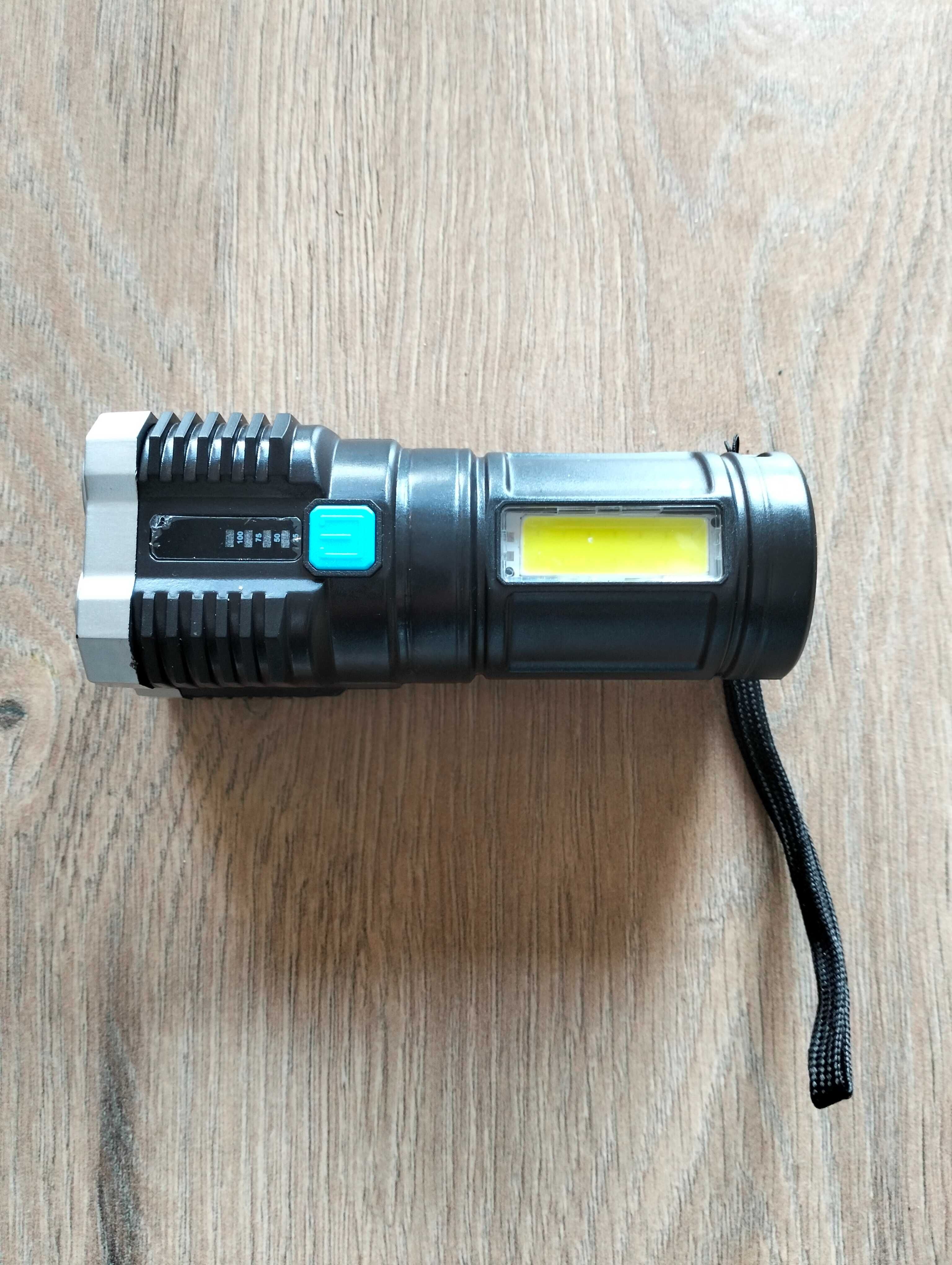 Mocna latarka LED nowa